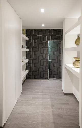 Porta Rasomuro di Eclisse rivestita con carta da parati